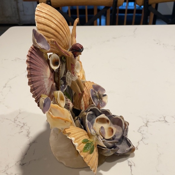 Beautiful religious shell creation with plastic Jesus. Cream, purple, tan colors - Picture 7 of 10